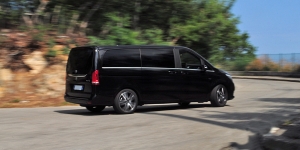 Van luxe black stars limousines