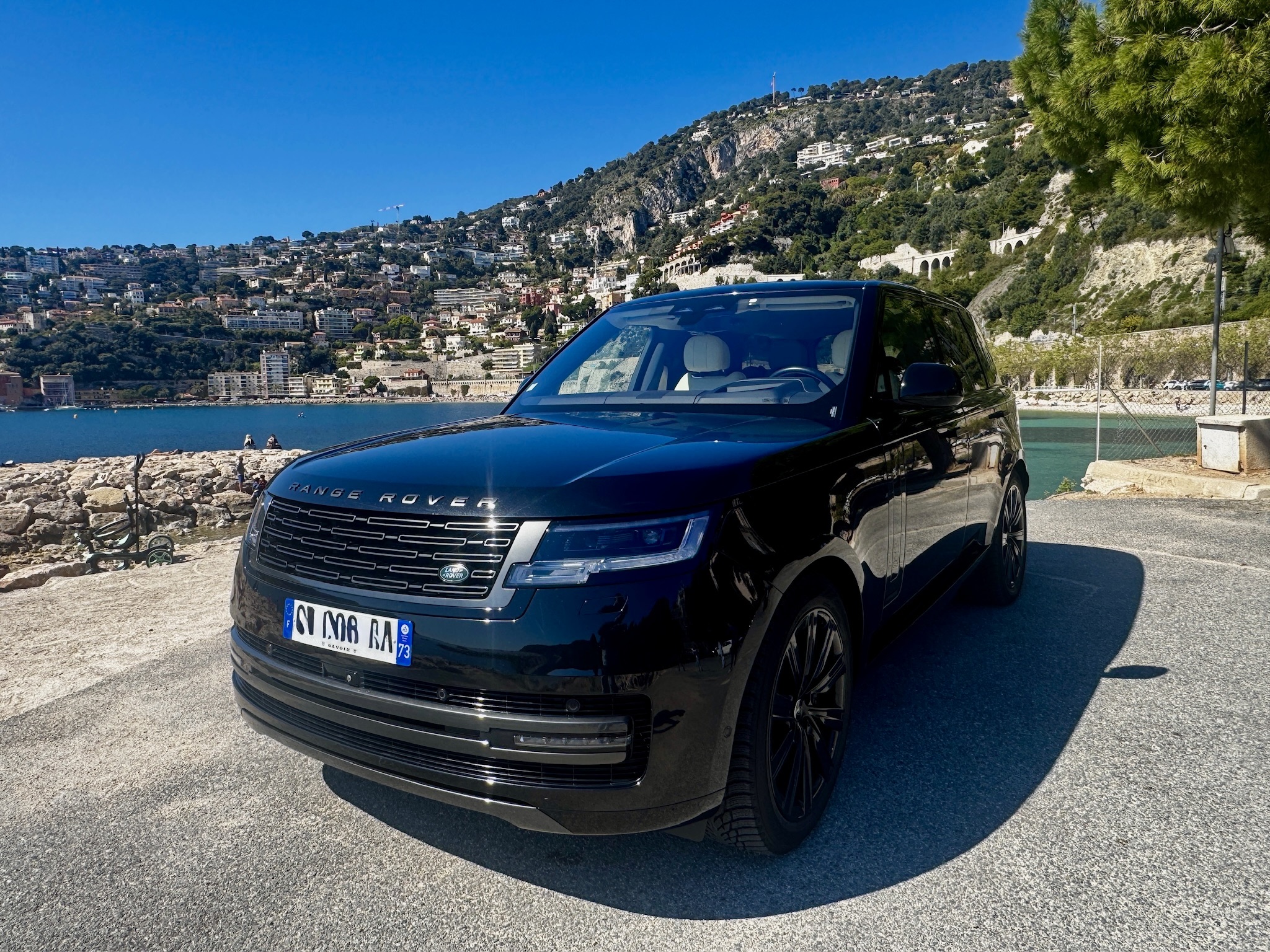 Range Rover Autobiography with chauffeur overlooking the French Riviera Range Rover Autobiography with chauffeur overlooking the French Riviera