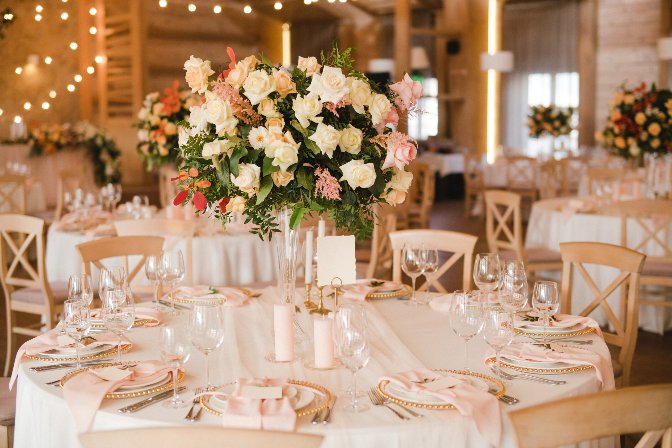Coziness,And,Style.,Modern,Event,Design.,Table,Setting,At,Wedding