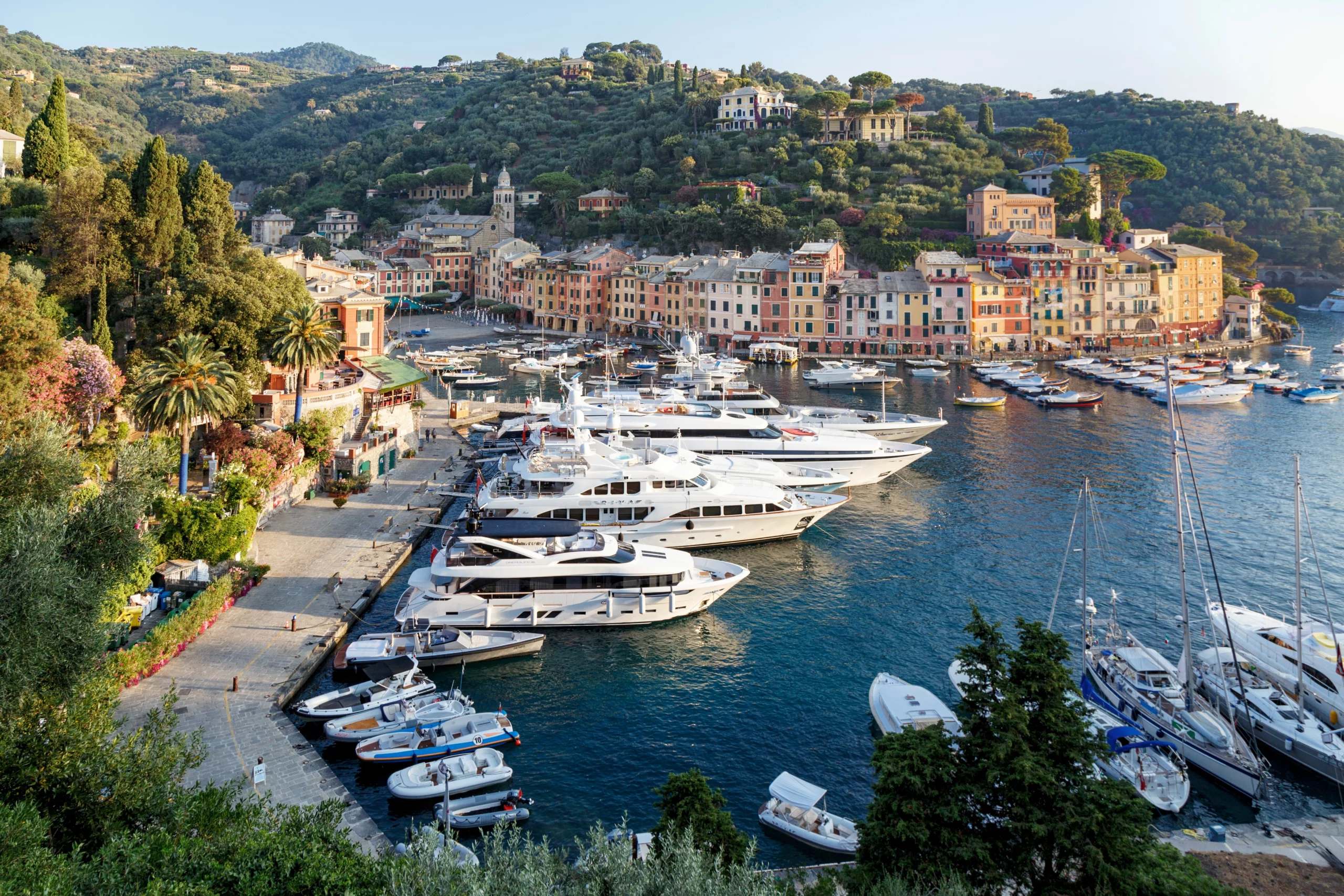 Yacht de prestige en Méditerranée — transferts privés Excellence Limousines